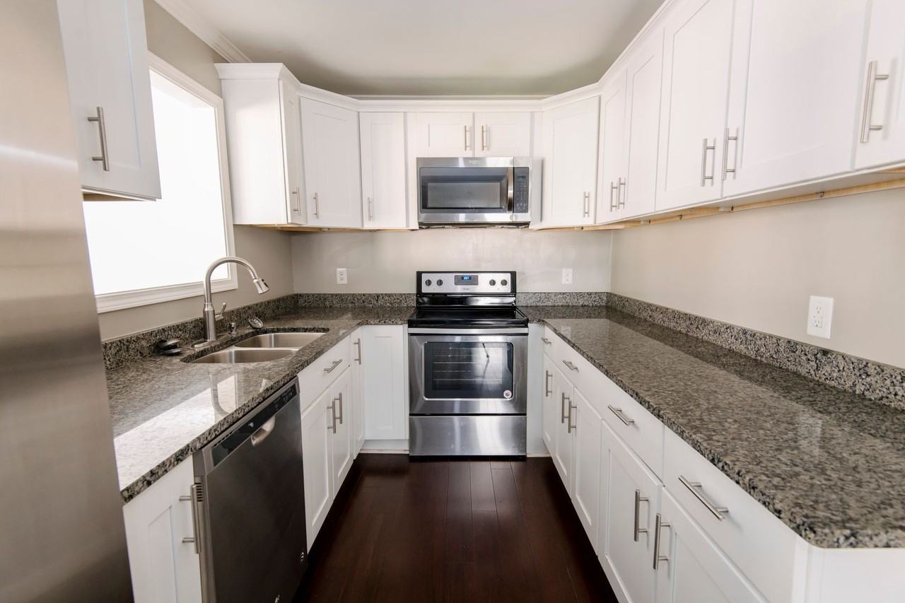 1209 Armstrong Cir - Photo 4 of 19