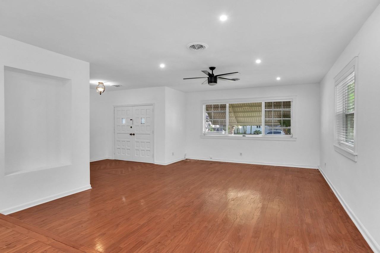 1235 Tyler St - Photo 4 of 15