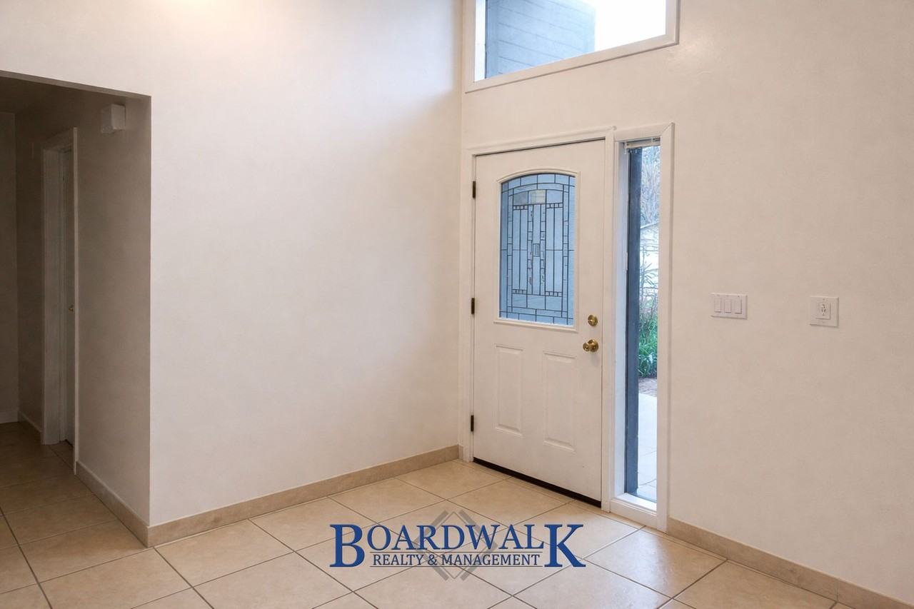 10170 S Kalinda Dr - Photo 3 of 38