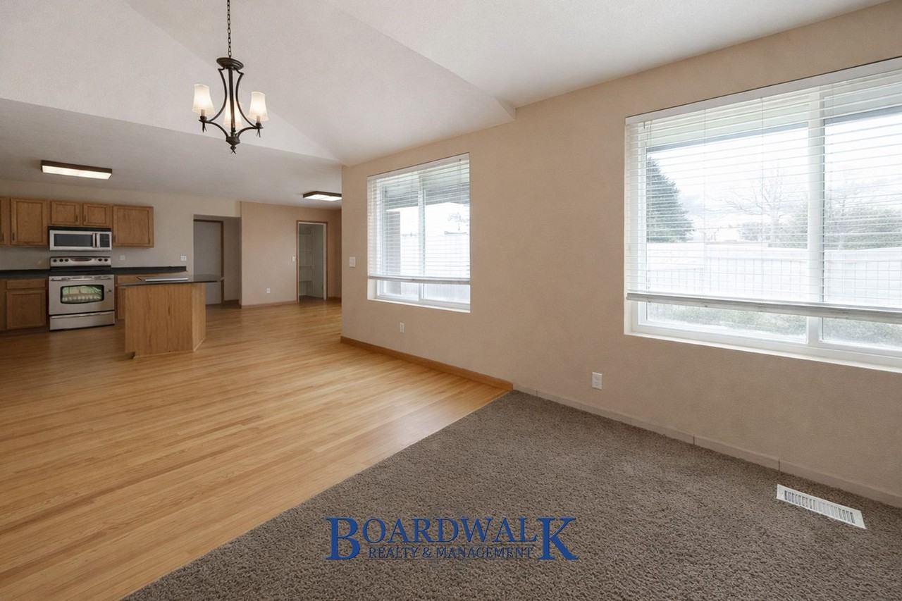 10170 S Kalinda Dr - Photo 7 of 38