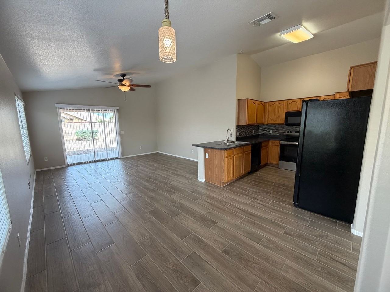 16719 N 160th Ave - Photo 6 of 29