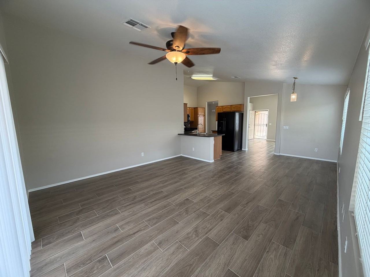 16719 N 160th Ave - Photo 7 of 29