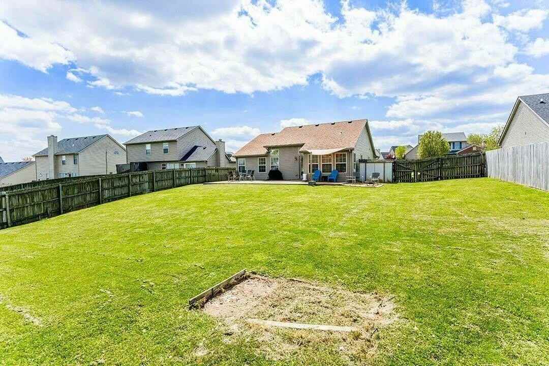 913 Fieldstone Way - Photo 2 of 2