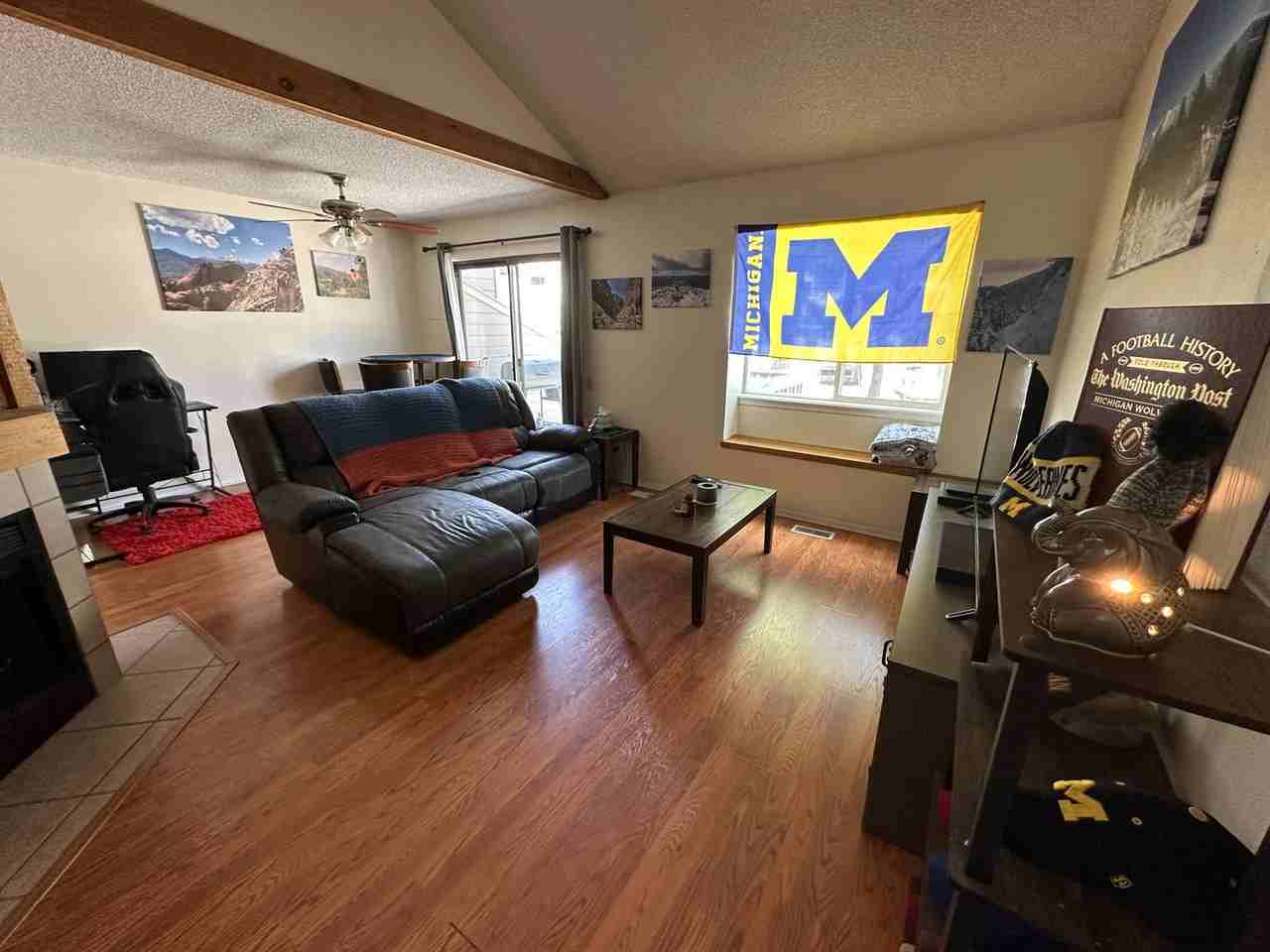 920 Azure Cir - Photo 3 of 14