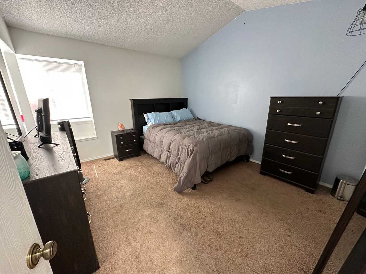 920 Azure Cir - Photo 7 of 14