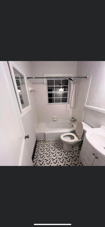 903 7th Ave Apt A - Photo 2 of 5