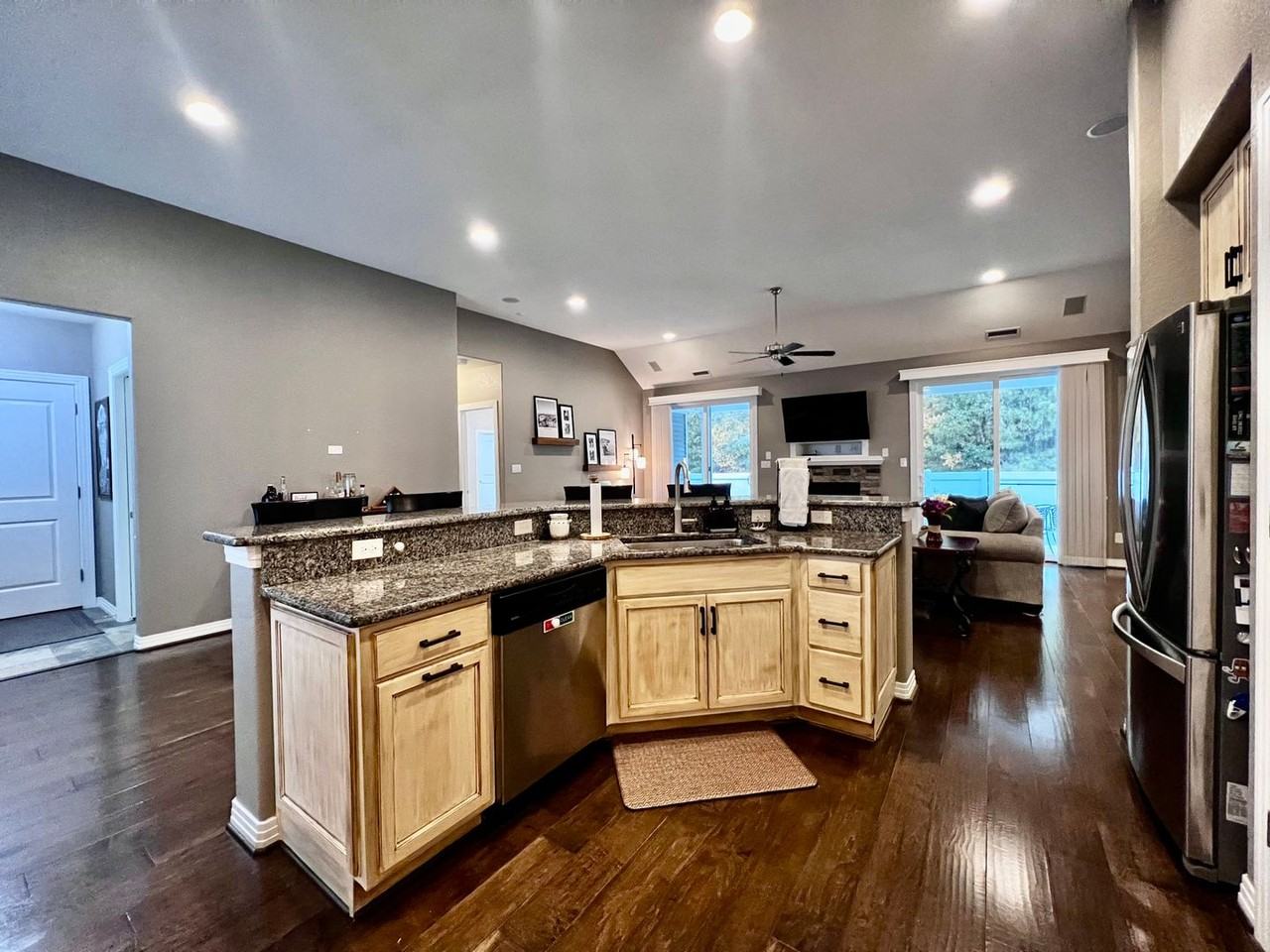 2228 Martlet Ln - Photo 4 of 42