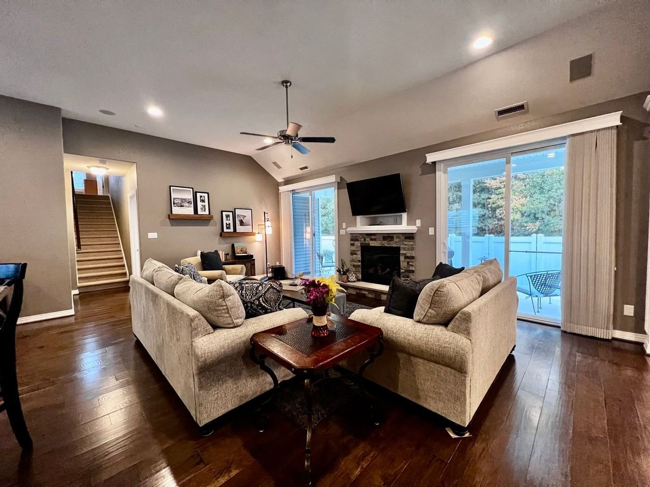 2228 Martlet Ln - Photo 5 of 42