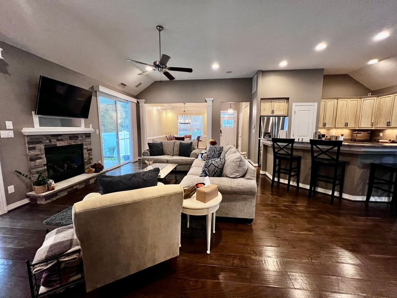 2228 Martlet Ln - Photo 7 of 42