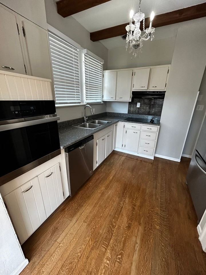 1003 Clinton Ave - Photo 4 of 18