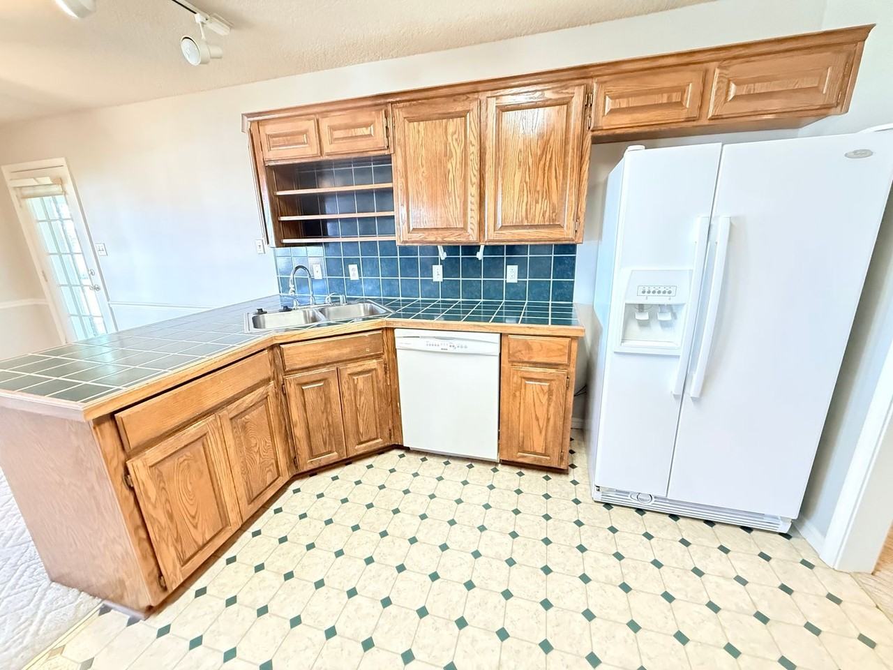 3140 Eagle Dr - Photo 3 of 25