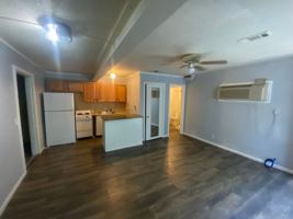 featured image of 956 Commercial Ln #6