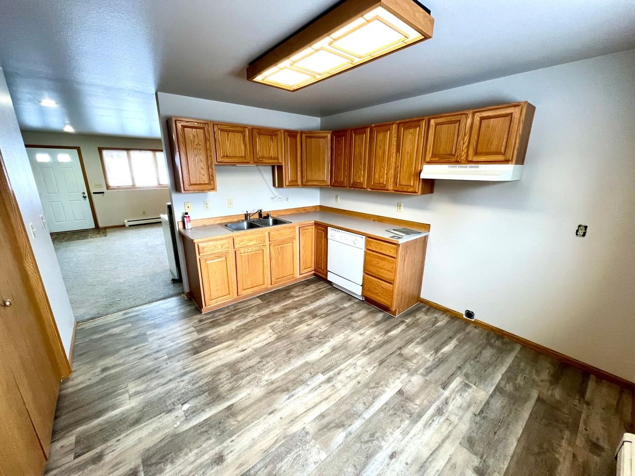 Updated 2 bedroom apartment Near St Peters - Photo 3 of 11