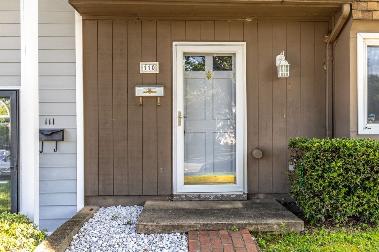 110 Woodlake Dr - Photo 4 of 36