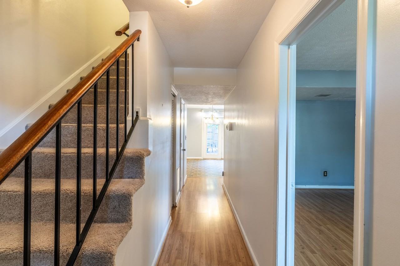 110 Woodlake Dr - Photo 5 of 36