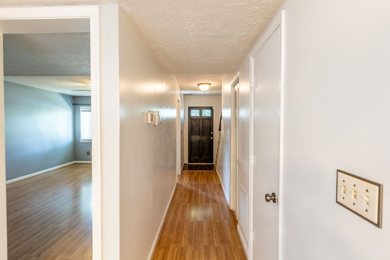 110 Woodlake Dr - Photo 6 of 36