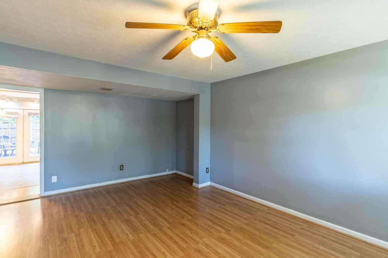 110 Woodlake Dr - Photo 7 of 36