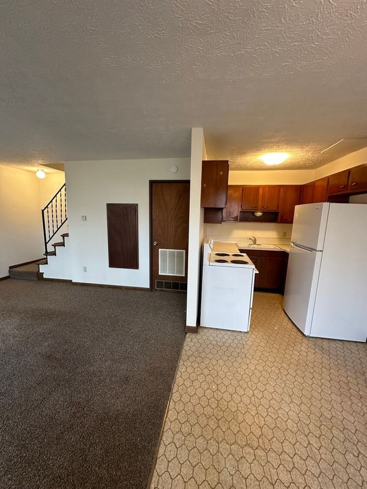 85 31st St Nw - Photo 2 of 12