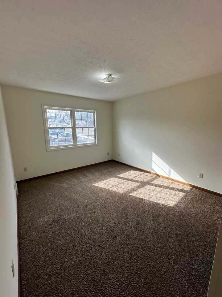 85 31st St Nw - Photo 4 of 12