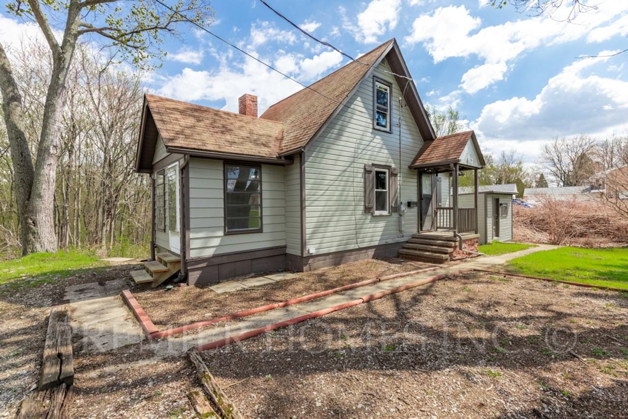 812 Terrace Ave Nw - Photo 2 of 20