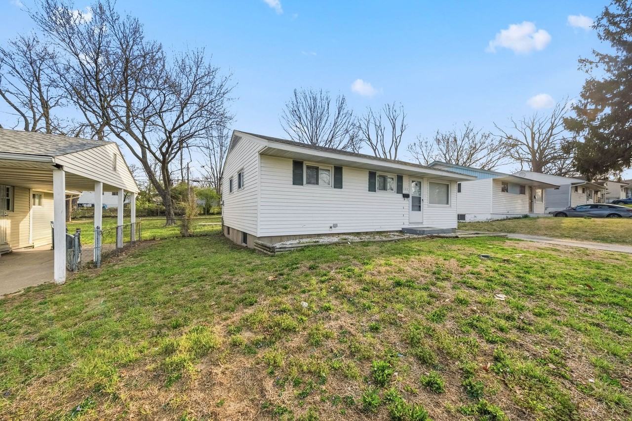 133 Perthshire Rd - Photo 6 of 31