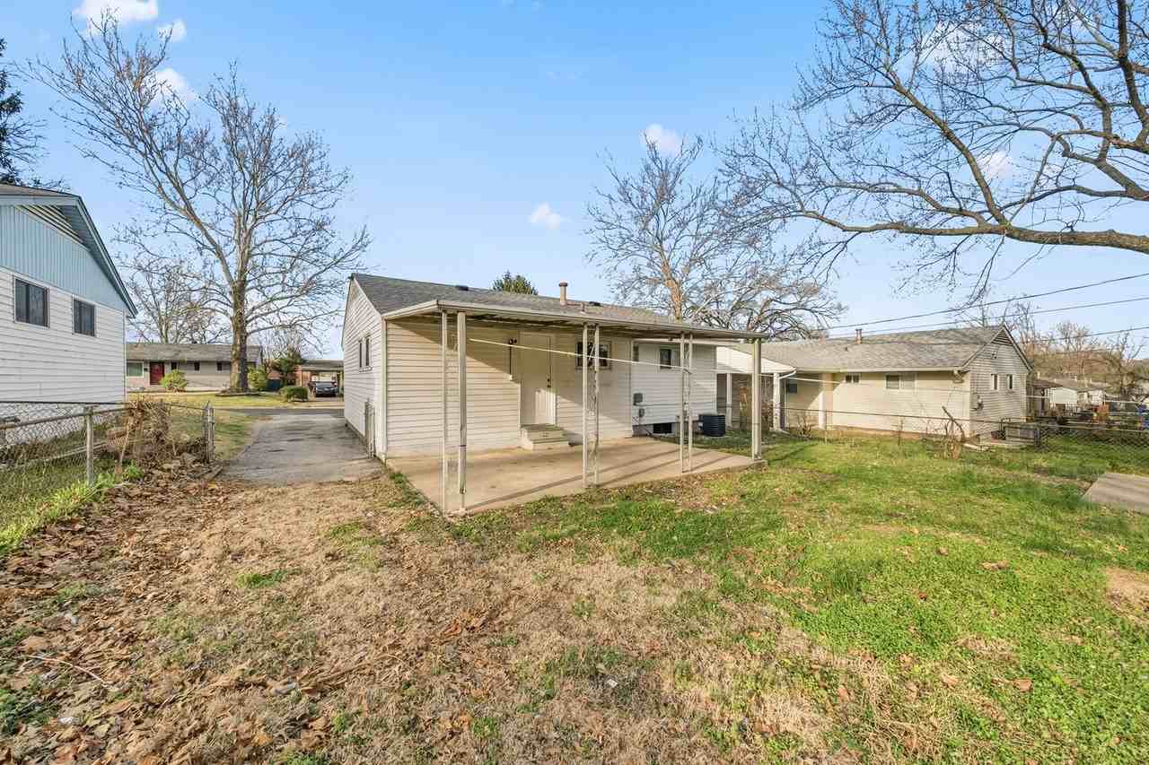 133 Perthshire Rd - Photo 7 of 31