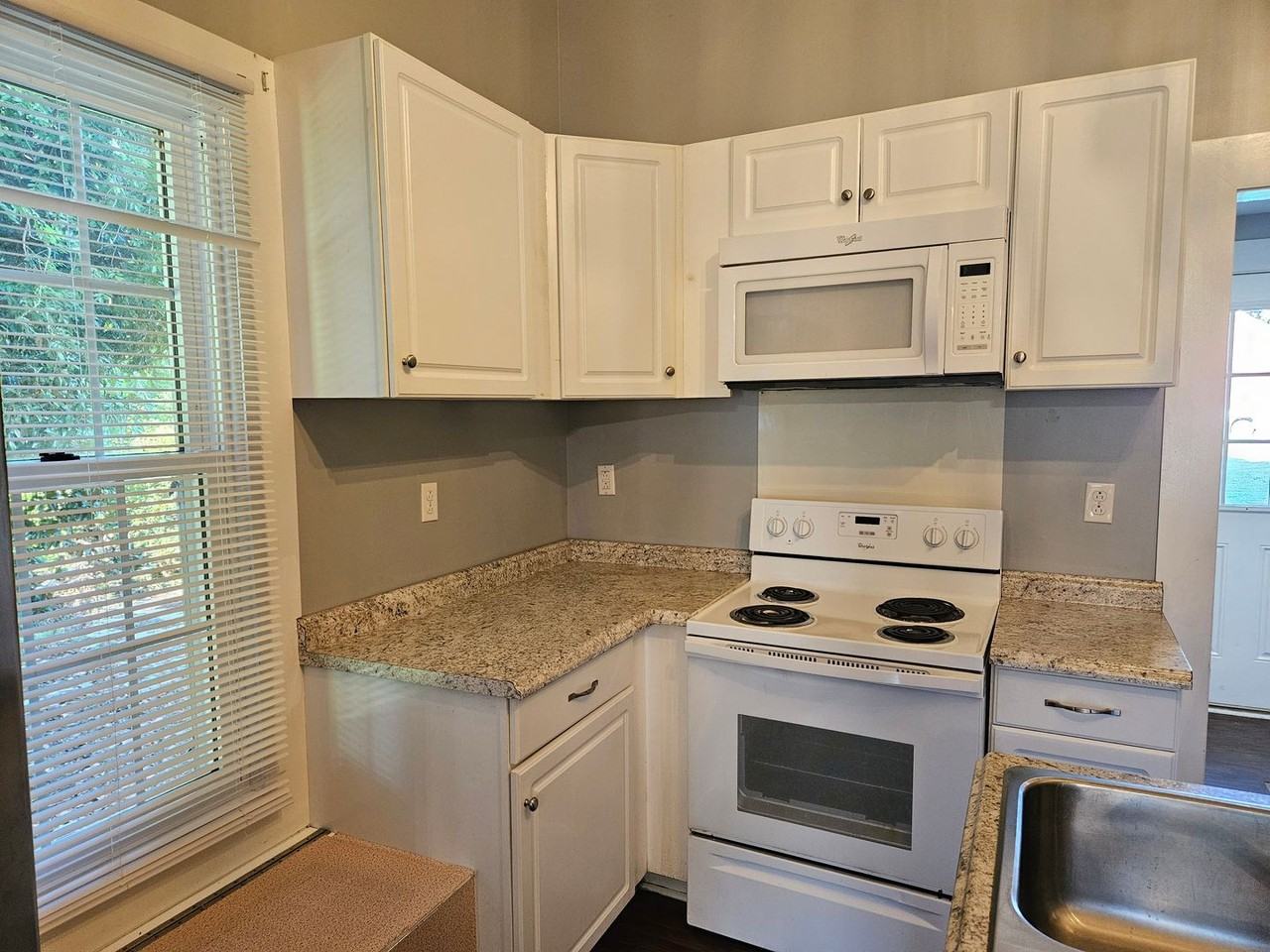 228 Charlotte Ave #B - Photo 5 of 12