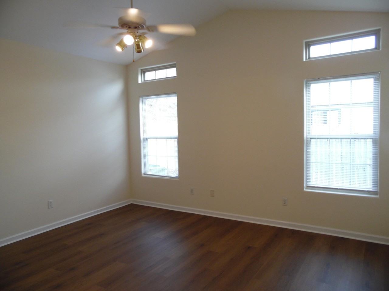 3005 Roundway Down Ln - Photo 6 of 11