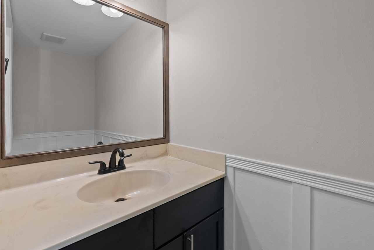 5516 Amhurst Ct - Photo 3 of 30