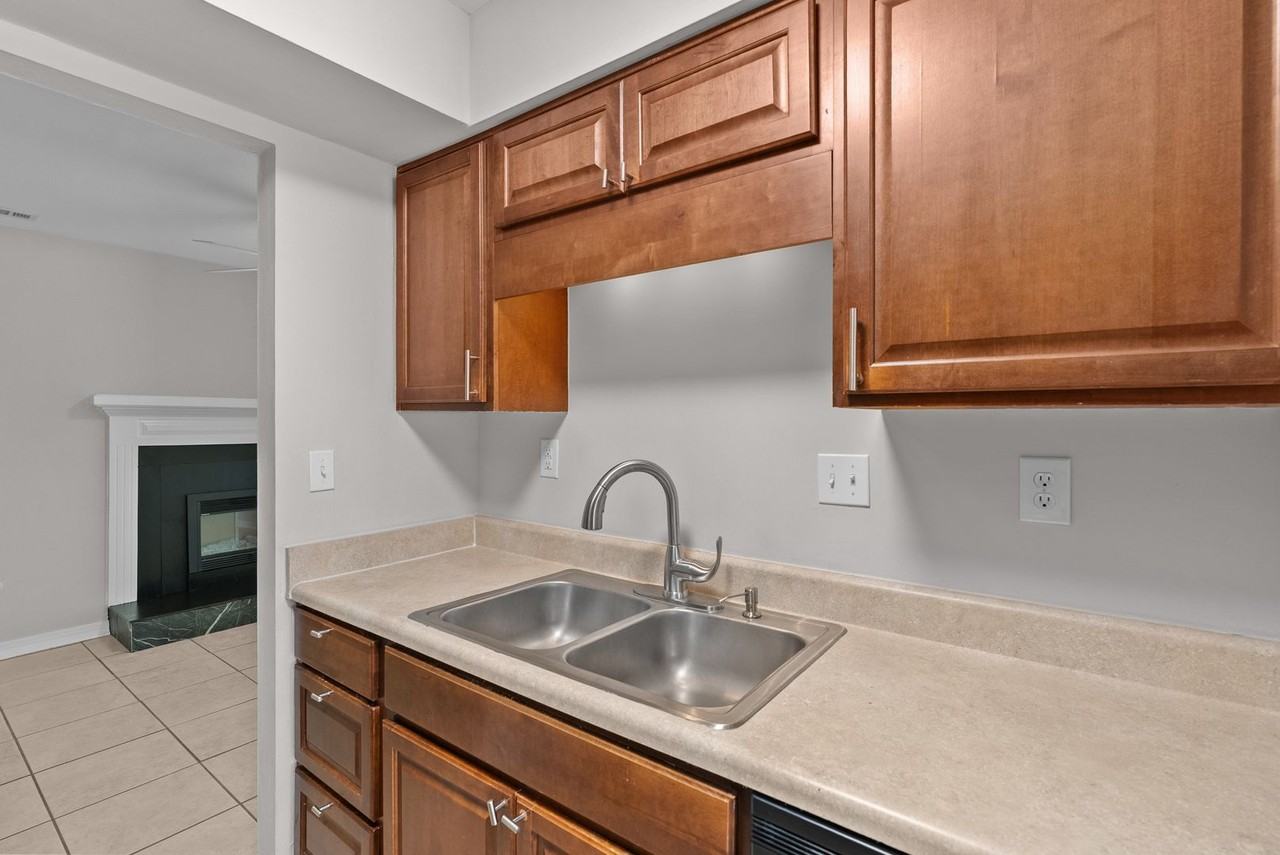 5516 Amhurst Ct - Photo 6 of 30