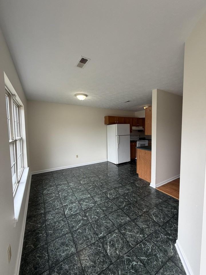 1000 Heathcliff Dr #3 - Photo 2 of 10