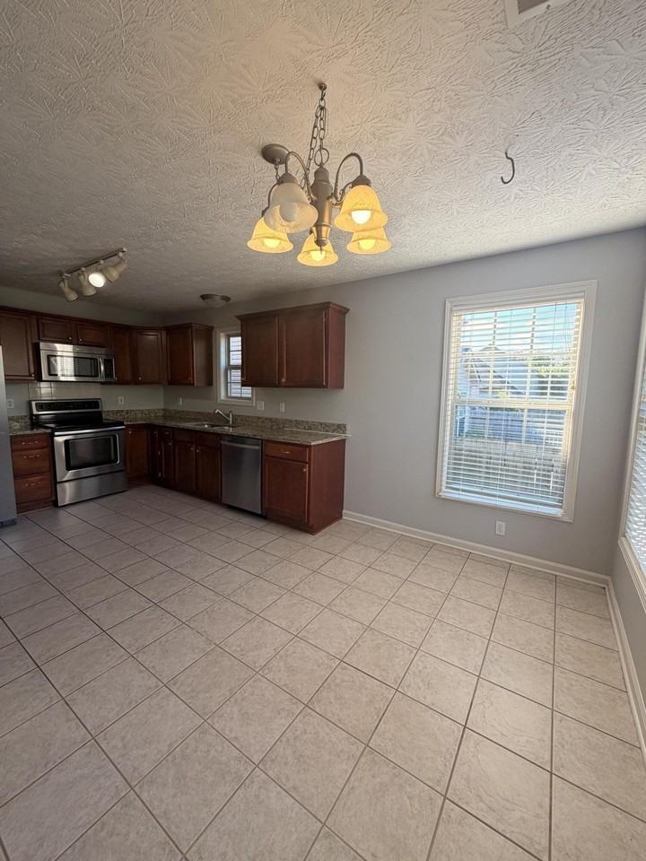 749 Woodhaven Pl - Photo 5 of 15