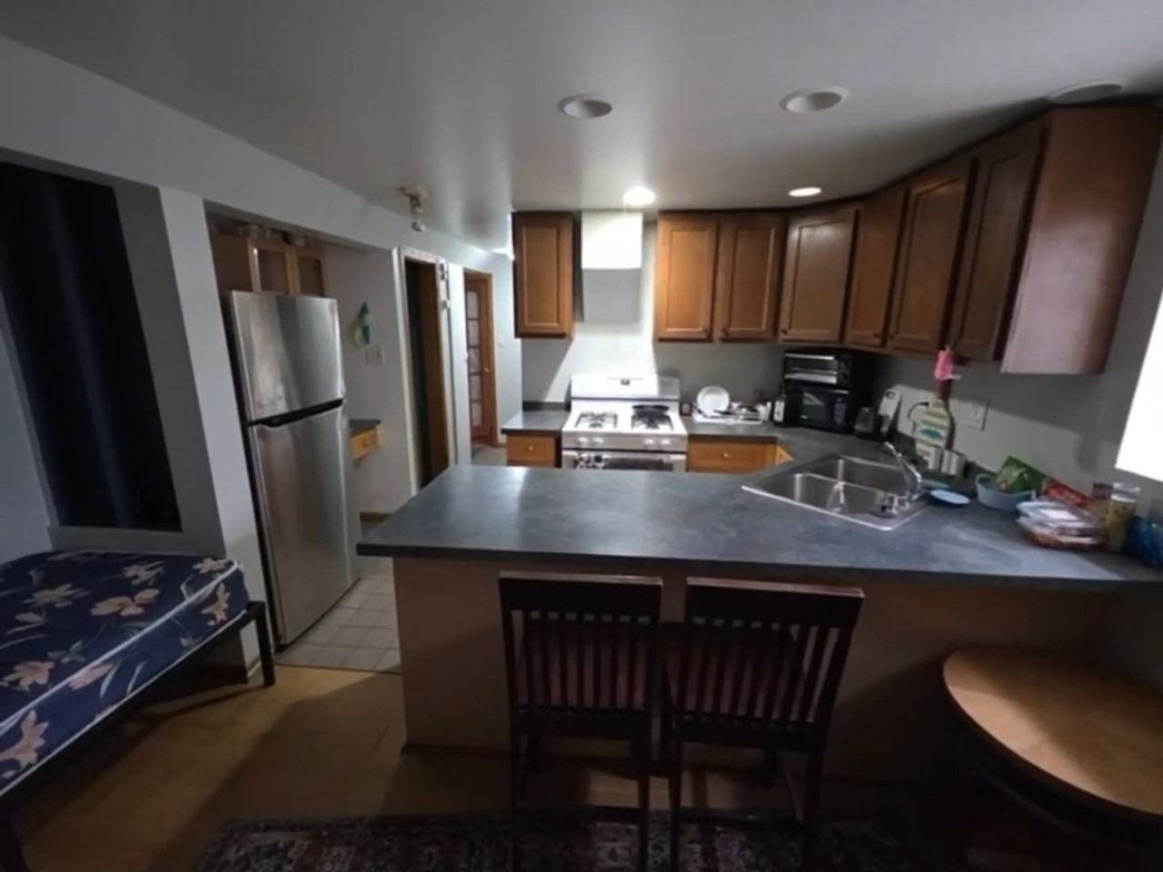 2520 W Walton St - Photo 2 of 9