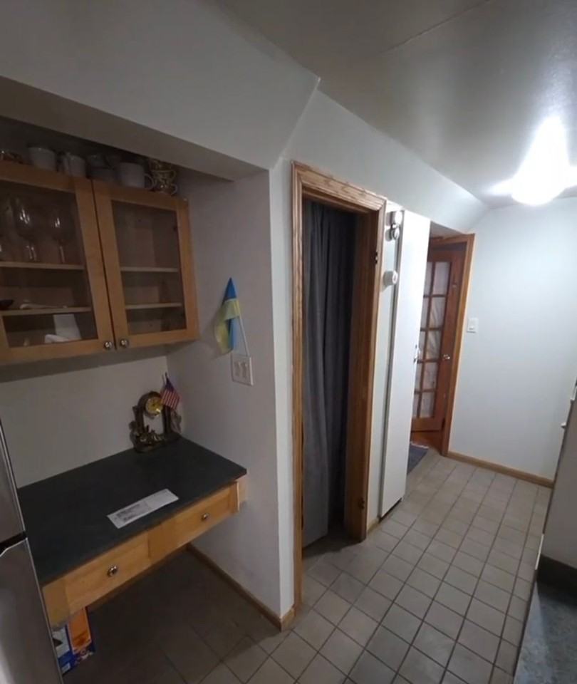 2520 W Walton St - Photo 3 of 9