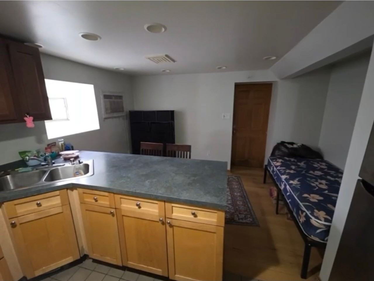 2520 W Walton St - Photo 4 of 9