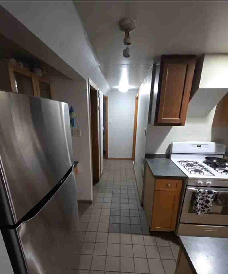 2520 W Walton St - Photo 5 of 9