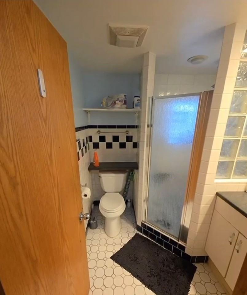 2520 W Walton St - Photo 7 of 9