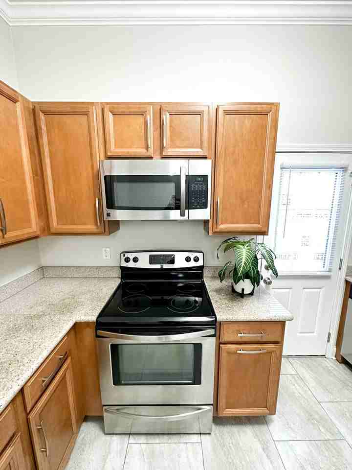 Uptown Rental: 1BR Duplex with Parking - Photo 7 of 15