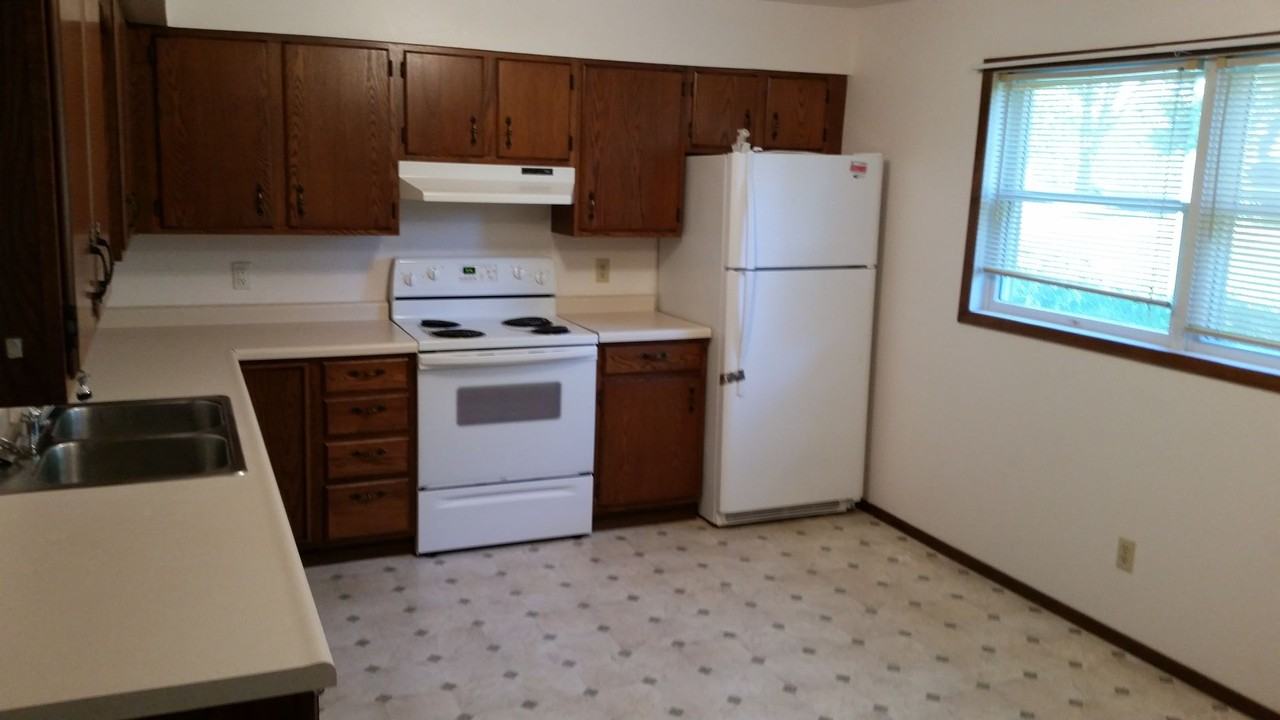 Fandre Dr 2823-2825 - Photo 2 of 36