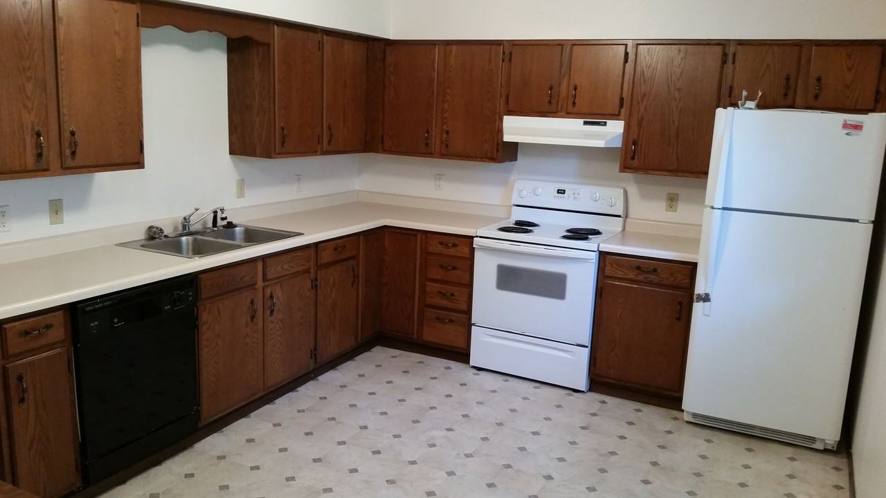 Fandre Dr 2823-2825 - Photo 4 of 36