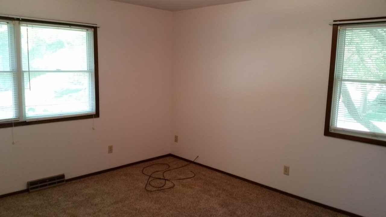 Fandre Dr 2823-2825 - Photo 7 of 27