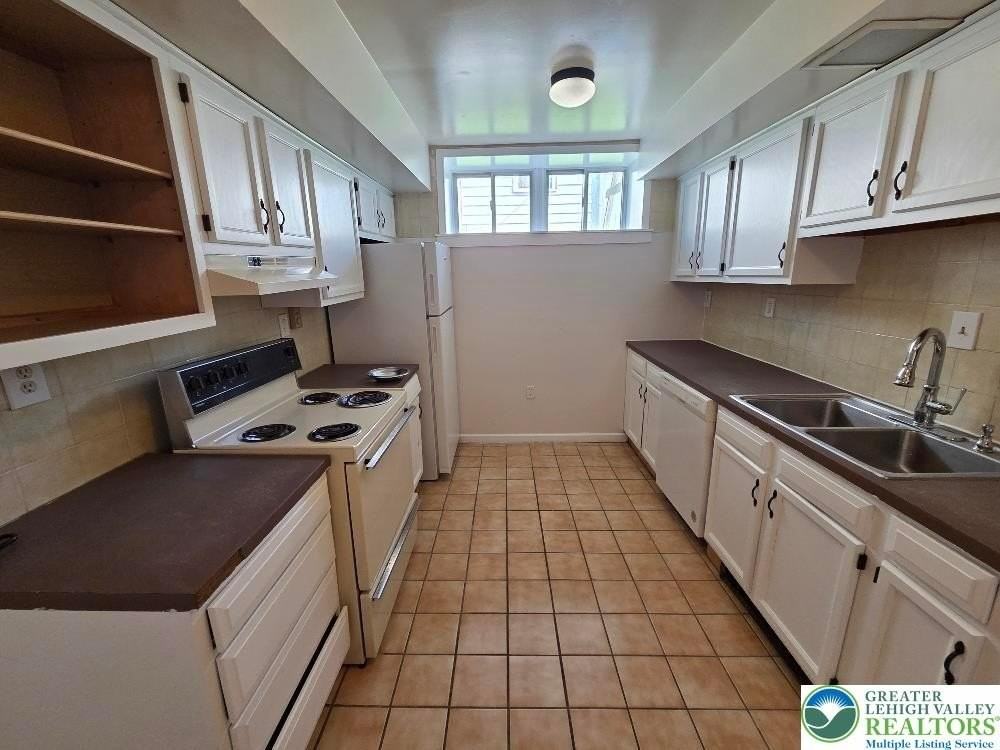 312 S 17th St #9 - Photo 2 of 9