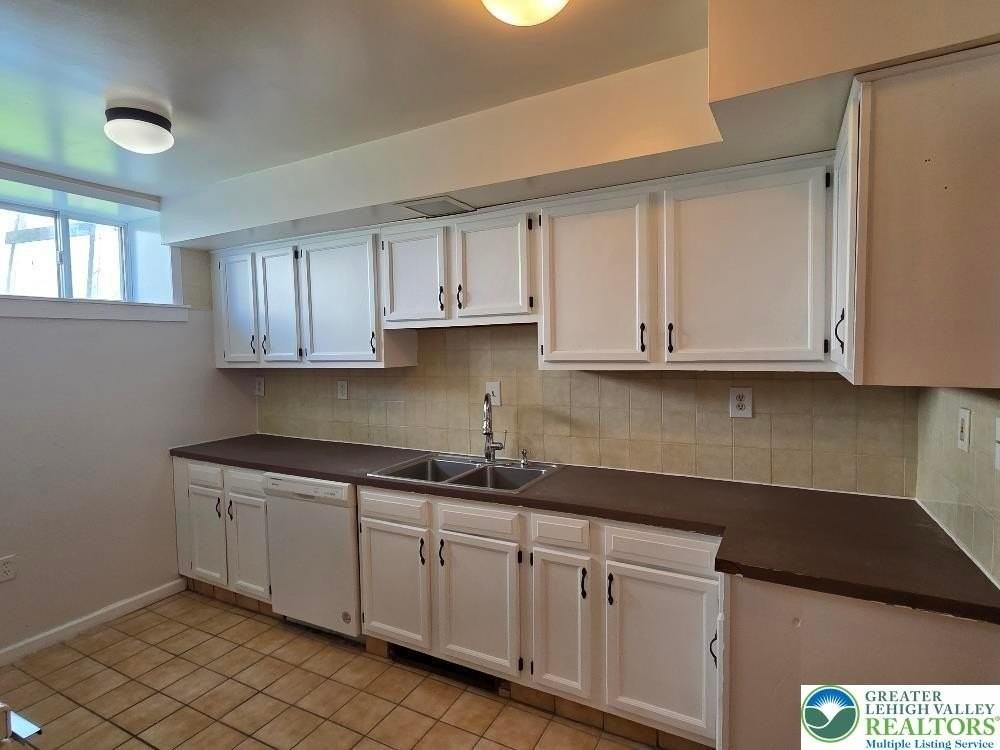 312 S 17th St #9 - Photo 3 of 9