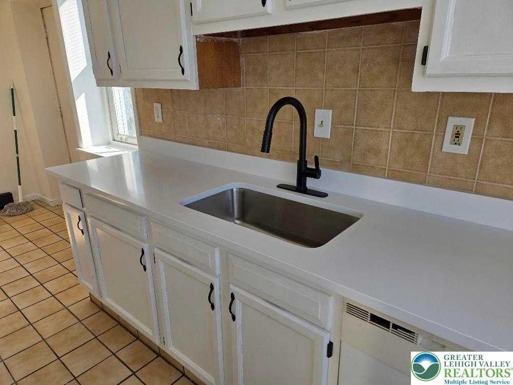 312 S 17th St #4 - Photo 4 of 10