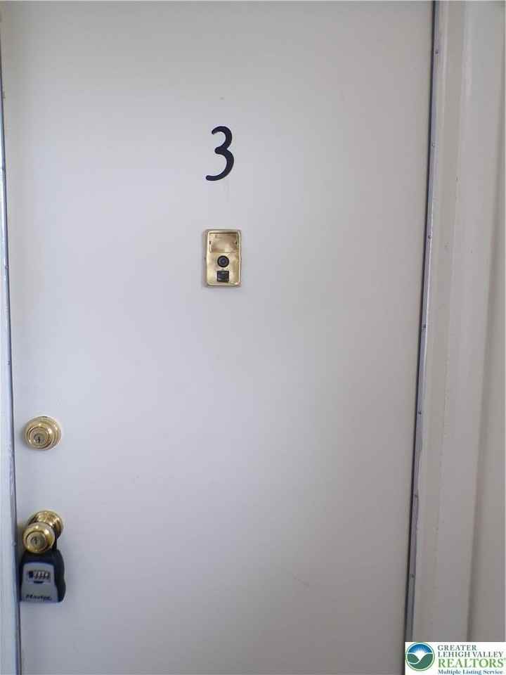 1337 W Livingston St #3 - Photo 2 of 9