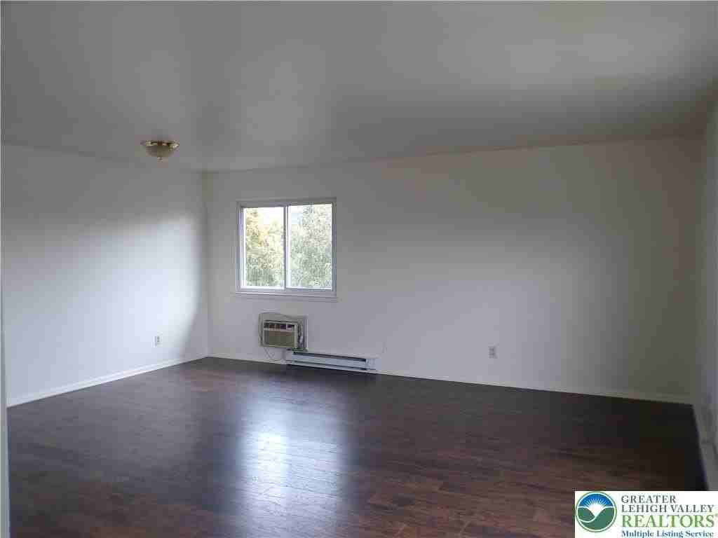 1337 W Livingston St #3 - Photo 3 of 9