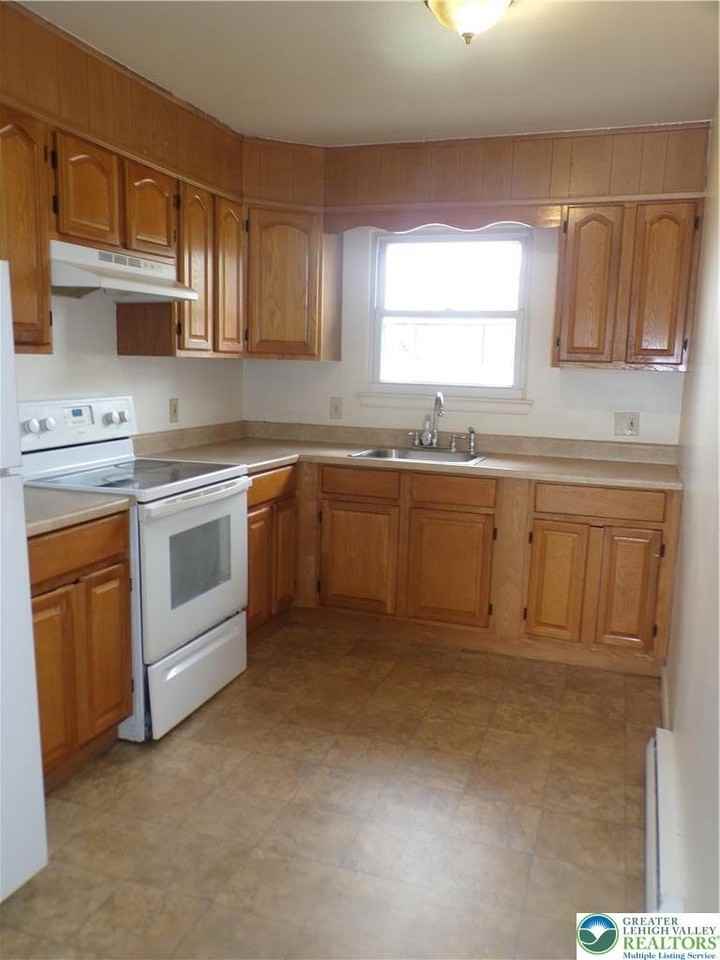 1337 W Livingston St #3 - Photo 4 of 9