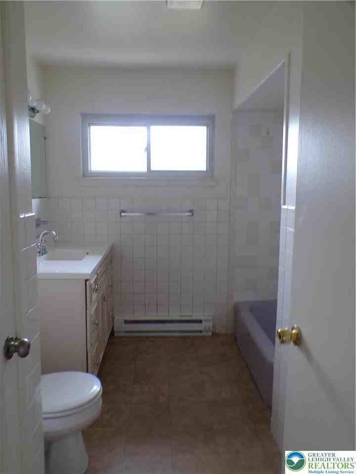 1337 W Livingston St #3 - Photo 6 of 9