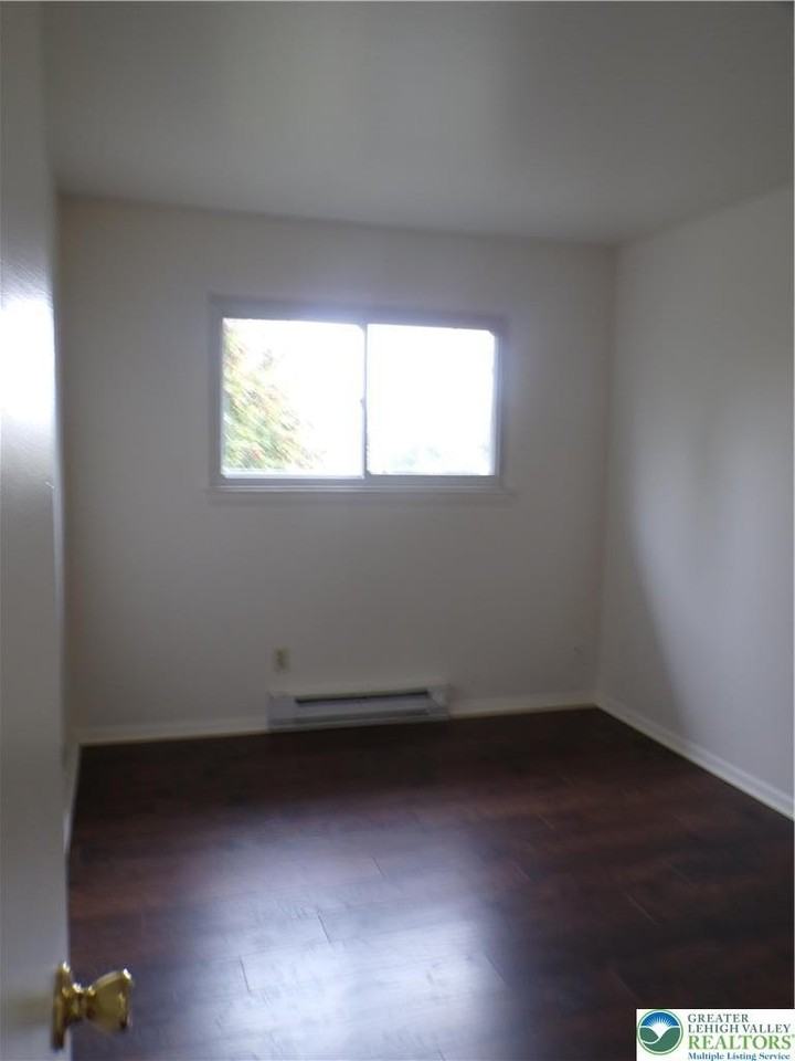 1337 W Livingston St #3 - Photo 7 of 9