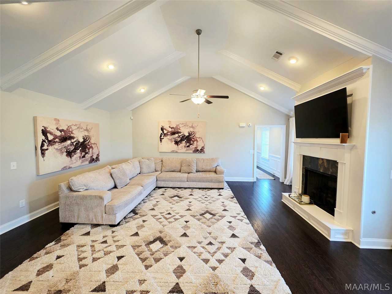 656 Riverdale Dr - Photo 2 of 22